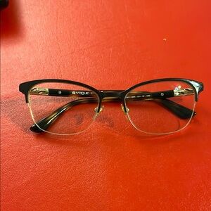 Vogue  Eyeglasses Frames Only, VO 4067 997, 53-18 140